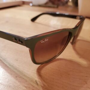 Green Ray-Bans